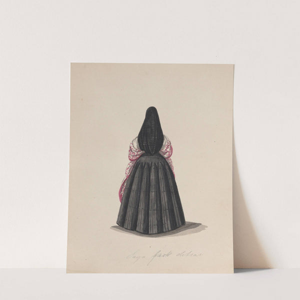 A woman wearing the saya viewed from behind by Francisco Fierro
