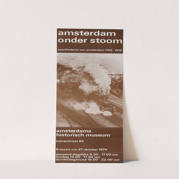affiche voor tentoonstelling Amsterdam onder stoom (1974) by Jolijn van de Wouw