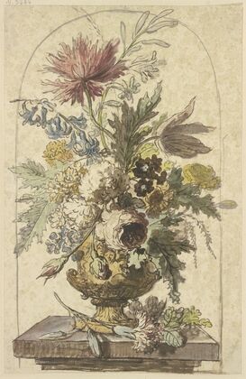 Blumenbouquet in einer Vase, vorne liegt eine Nelke