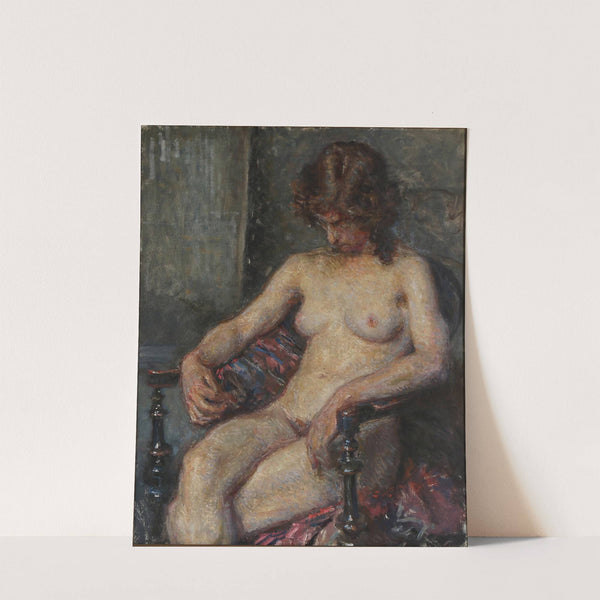 En nøgen kvindelig model siddende på en stol by Viggo Johansen