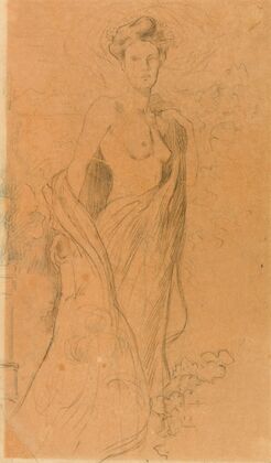 Femme vue de trois-quart entourée d’un drapé