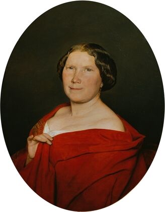 Frau mit lachsrotem Umhang