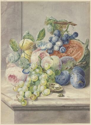 Fruchtstück mit einer aufgeschnittenen Melone und zwei Rosen, Trauben, Pfirsichen, Pflaumen und einer Walnuss