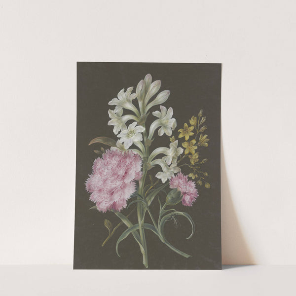 Gesteck aus Tuberose (Polyanthes), rosa Nelke (Dianthus) und gelber Blume mit Fliege by Barbara Regina Dietzsch