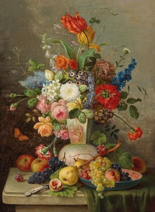 Großes Blumenstück mit Obst auf Steinplatte