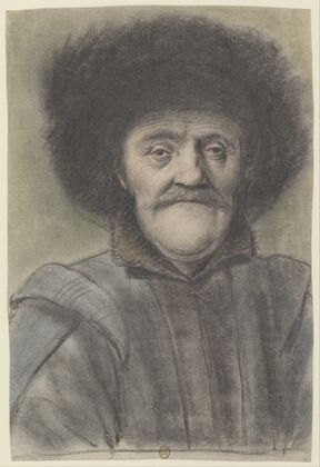 Homme moustachu, portant un bonnet bordé de fourrure, vu de face