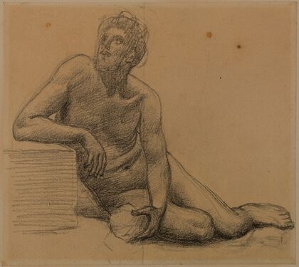 Homme nu assis par terre