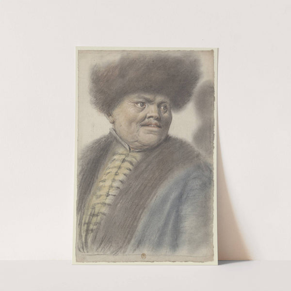 Homme se retournant vers la droite, coiffé d’un bonnet de fourrure et portant un manteau bleu bordé de fourrure sur une veste à brandebourgs de couleur jaune by Nicolas Lagneau