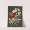 lumengebinde mit roter Ranunkel (Ranunculus), weißer Tazette (Narcissus tazetta) und blauer Blume mit Postillon by Anonymous