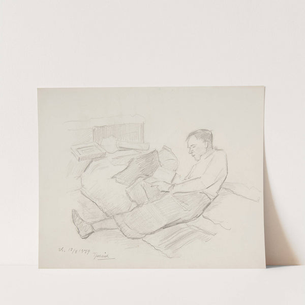 Mężczyzna półleżący na posłaniu z książką w ręce by Ivan Ivanec