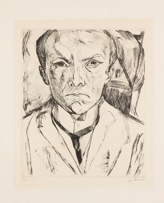 Selbstbildnis von vorn, im Hintergrund Hausgiebel (1918)