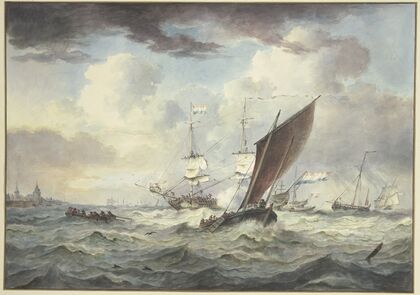 Stark bewegte See mit vielen Schiffen, ein großes Schiff lädt eine Kanone, davor ein Boot von vorne gesehen, links eine Stadt