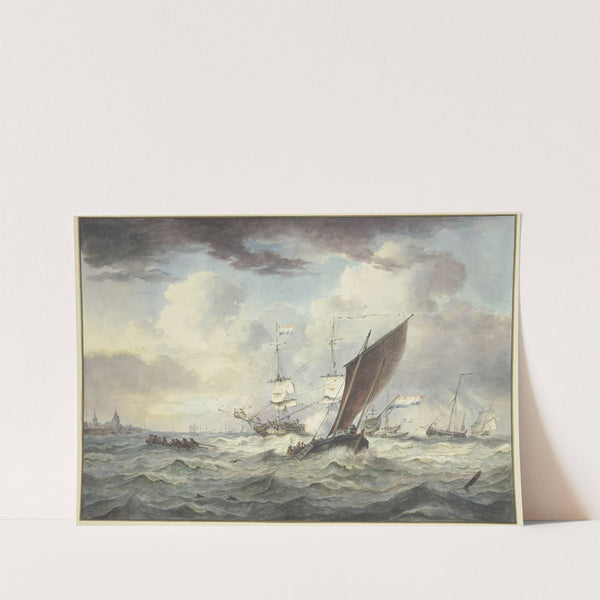 Stark bewegte See mit vielen Schiffen, ein großes Schiff lädt eine Kanone, davor ein Boot von vorne gesehen, links eine Stadt by Leendert de Koningh