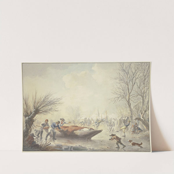 Winterlandschaft, auf dem Eis schieben drei Männer ein Boot dem Land zu, rechts ein Schlittschuhläufer, den ein Hund verfolgt by Abraham Teerlink