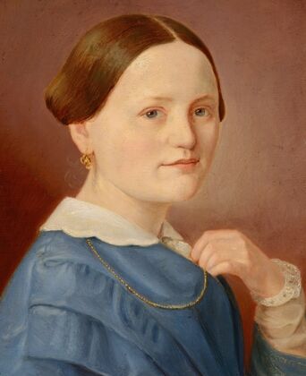 A portrait of a lady with a necklace with a light dress