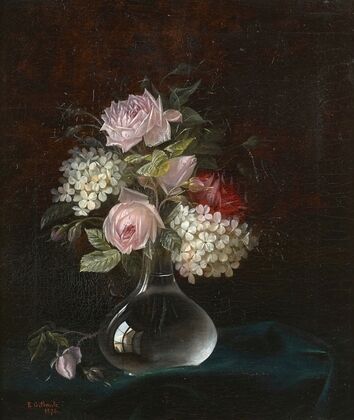 Bouquet de fleurs dans un vase en verre reflÃ©tant la fenÃªtre de l’atelier de l’artiste