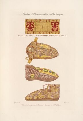Ceintures de chaussures dites de Charlemagne.