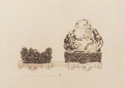 Deux sujets de jade et leur socle, sur un présentoir (1890) — size preview