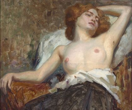 Femme au buste dénudé allongée