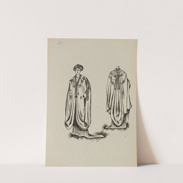 Figure de femme de trois-quart portant une cape brodée sur robe longue (1909-1911)