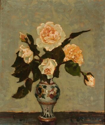 Flesh-coloured roses and bud (1934) — size preview
