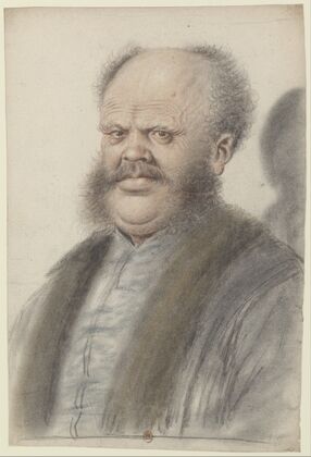 Homme au crâne dégarni, portant moustaches et larges pattes de cheveux descendant sur les joues, vu presque de face