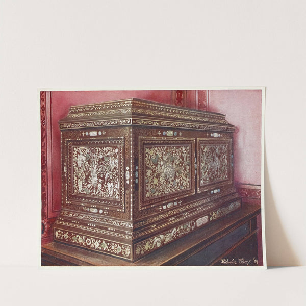 Inlaid jewel casket of walnut wood. Panelled front sides and top by Edwin Foley