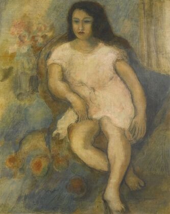 Jeune femme assise