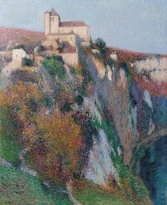 L’église Saint-Cirq Lapopie perchée sur la falaise de la boucle du Lot, ciel bleu