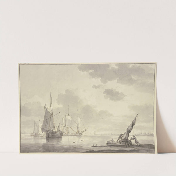 Ruhige See, links liegen mehrere große Schiffe, rechts machen drei Männer ein Boot flott by Hendrik Kobell