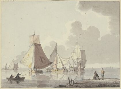 Ruhige See mit vielen Schiffen, links ein Boot mit zwei Mann, rechts am Ufer sitzt ein Matrose auf einem Korb, ein anderer steht vor ihm