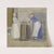 Twee dienstmeisjes, die een mat uitkloppen voor een stadshuis (1874 - 1927) by Johan Antonie de Jonge