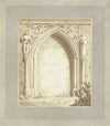 Zugemauertes gotisches Portal mit der Inschrift; zum Andenken 1826